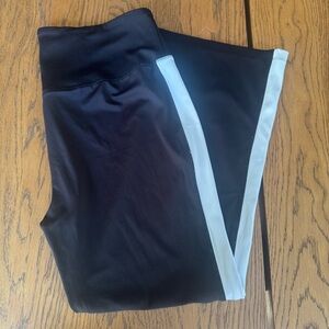 Lou & Grey Black‎ Athletic Pants Crops